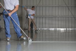 Laying epoxy flooring